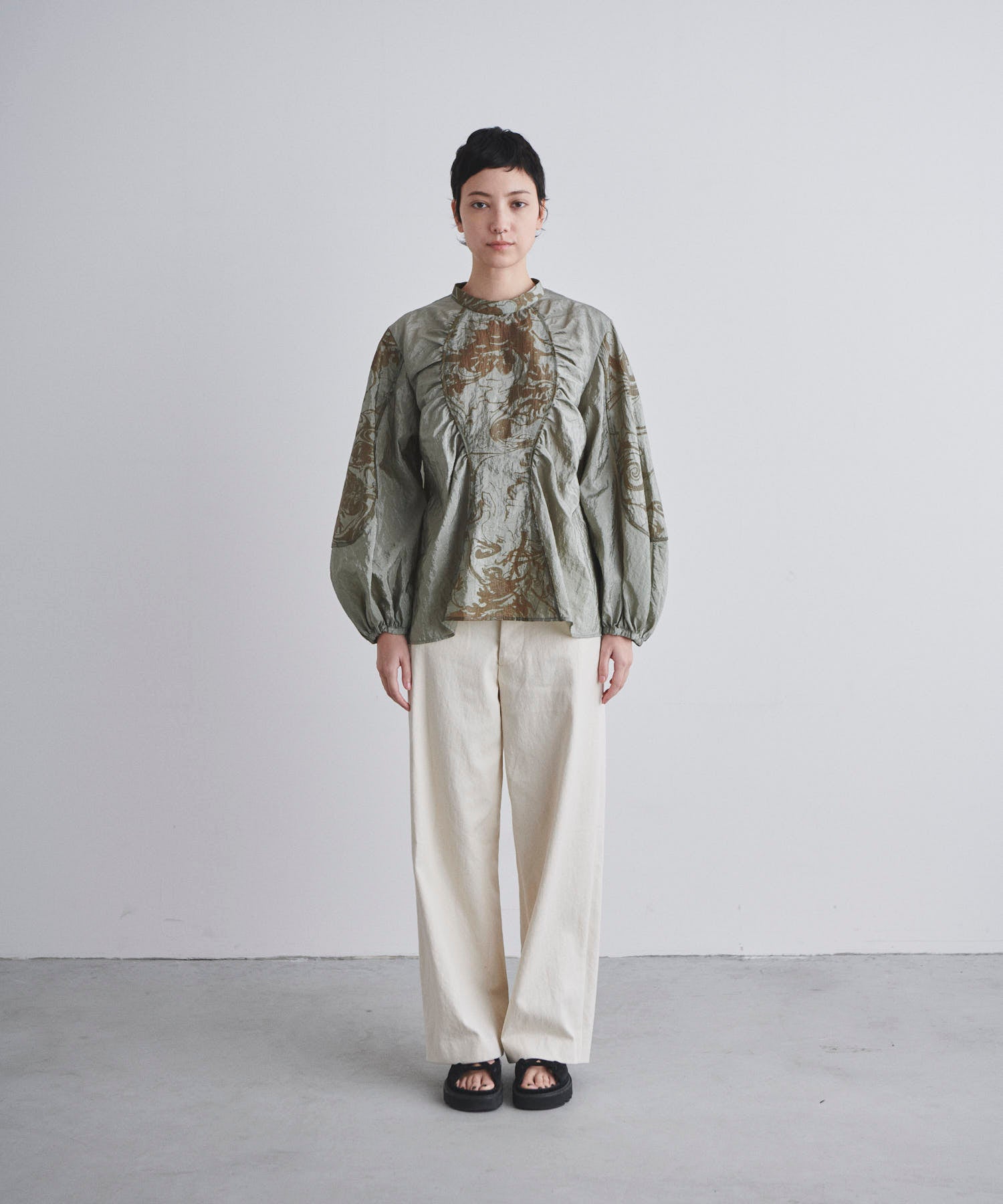 LACQUER GATHER BLOUSE