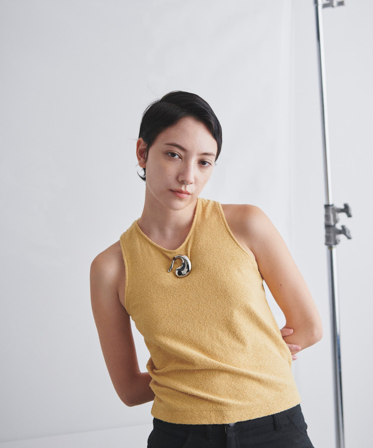 BACK TWIST TANK｜muller of yoshiokubo(ミュラーオブヨシオクボ