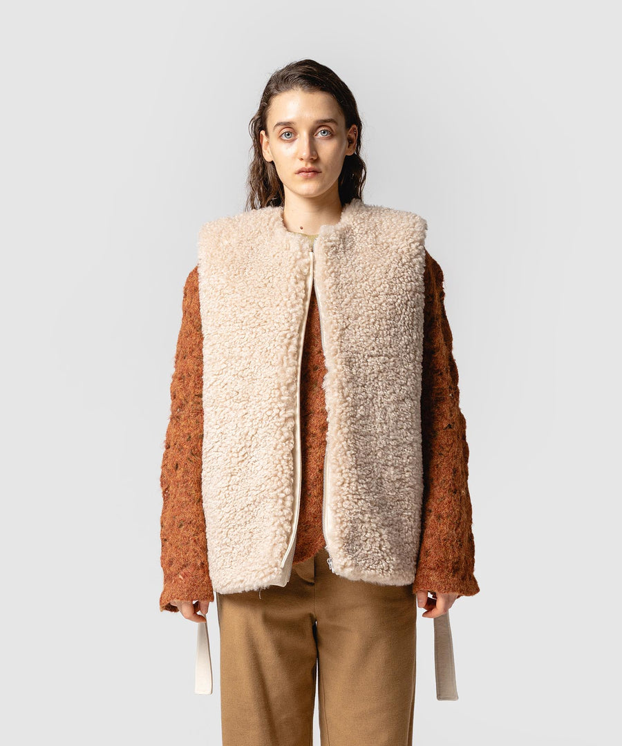 BUMPY WOOL BOA VEST