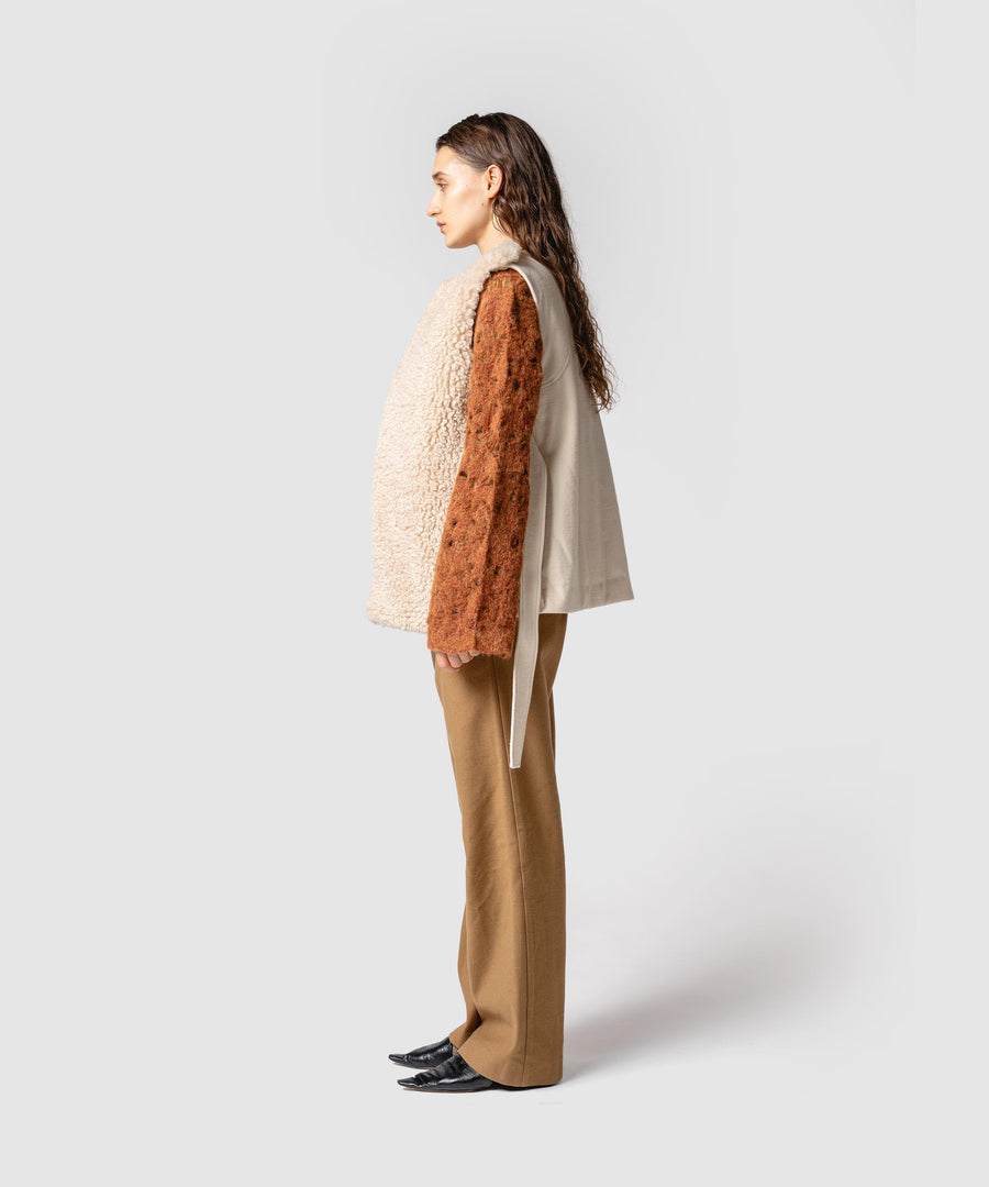BUMPY WOOL BOA VEST