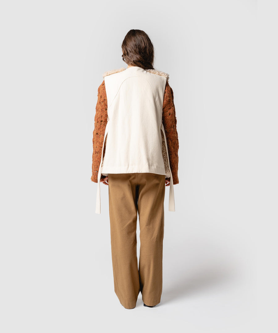 BUMPY WOOL BOA VEST